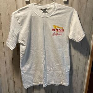 T-shirt in and out burger Size￼ small